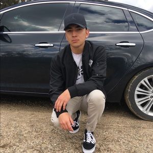 Meet your Posher, Luis